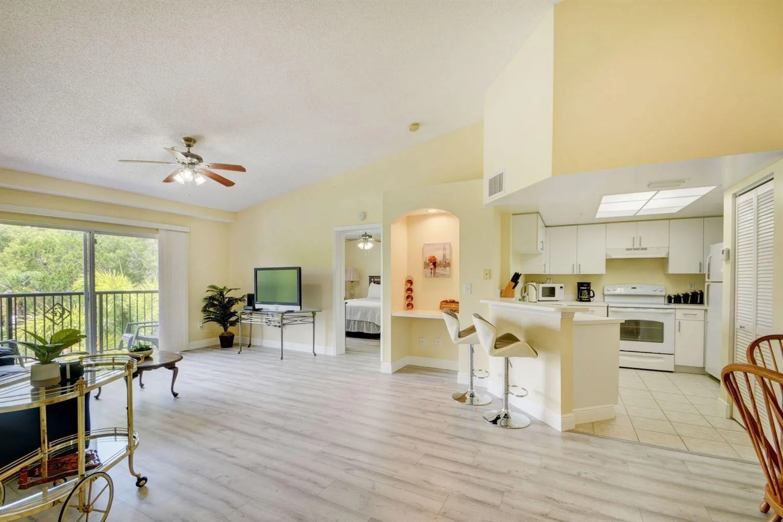 300 Crestwood Court N # 307, Royal Palm Beach, FL 33411 photo 4