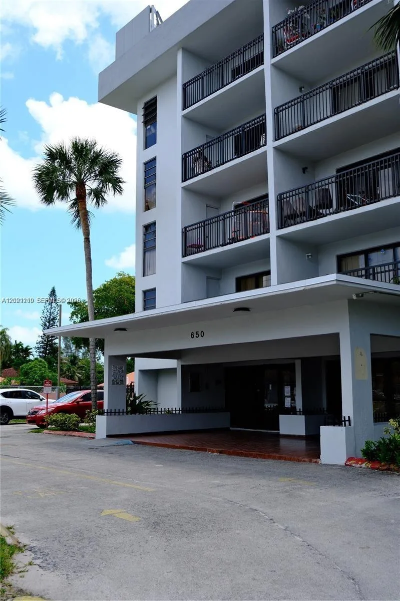 650 NE 149th St # 407A, Miami, FL 33161