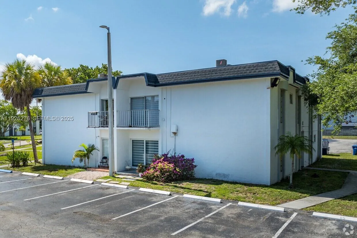 7250 SW 94th Pl # B6, Miami, FL 33173