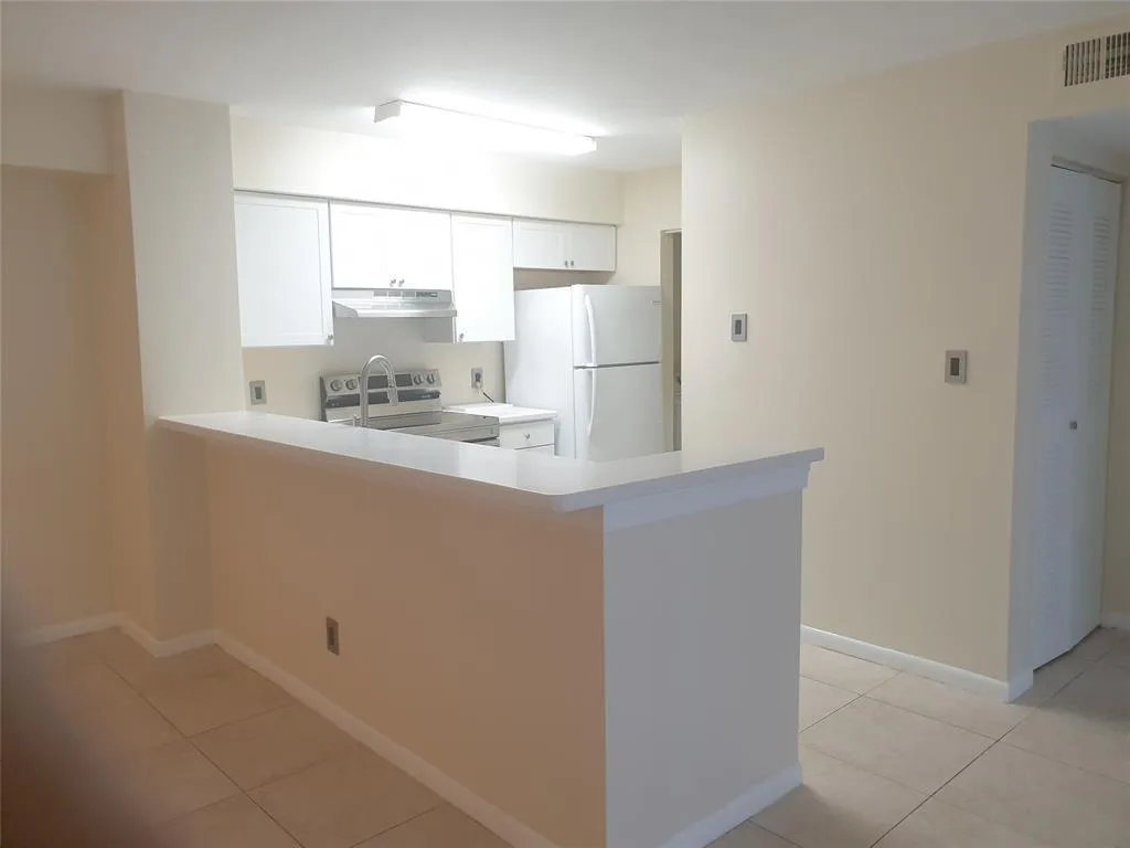 520 S Park Road # 18-12, Hollywood, FL 33021 photo 2