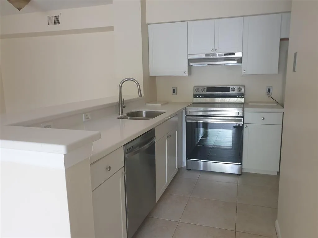 520 S Park Road # 18-12, Hollywood, FL 33021 photo 3