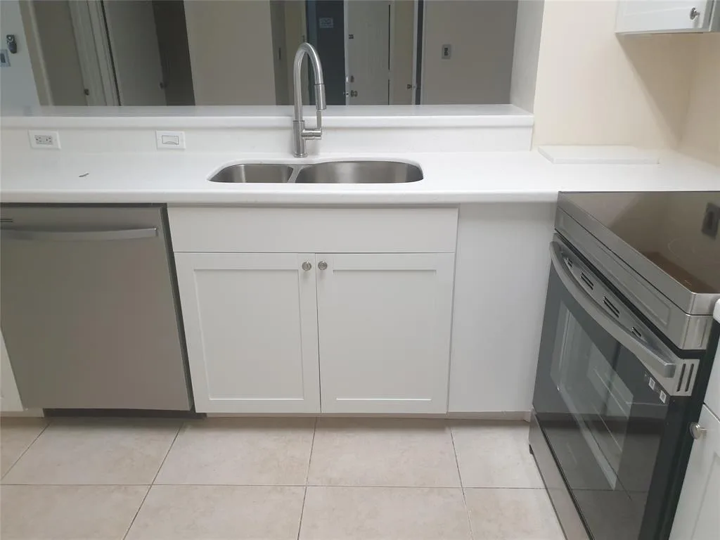 520 S Park Road # 18-12, Hollywood, FL 33021 photo 4