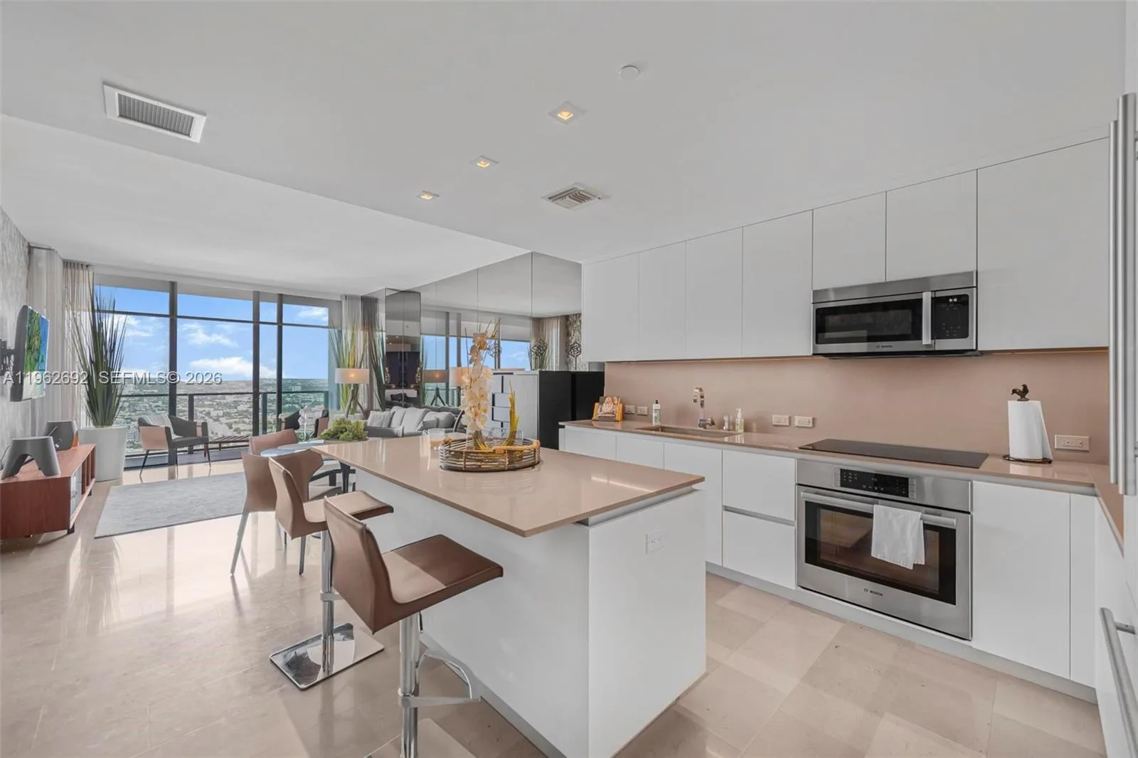 88 SW 7th St # 3806, Miami, FL 33130