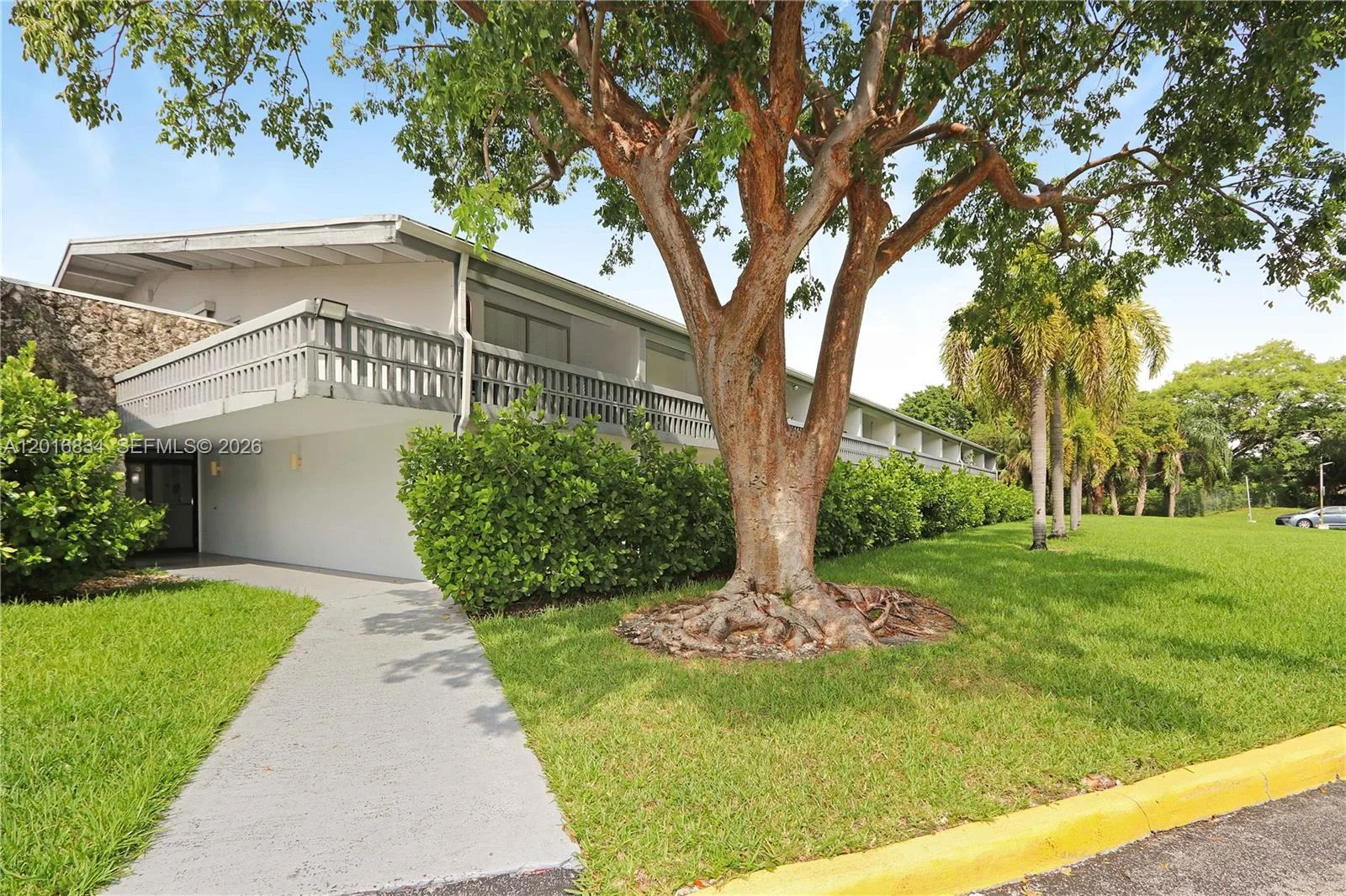 750 NE 195th St, Miami, FL 33179 photo 2