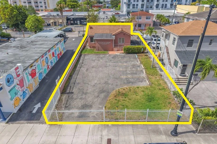 1437 SW 1st St, Miami, FL 33135 photo 2