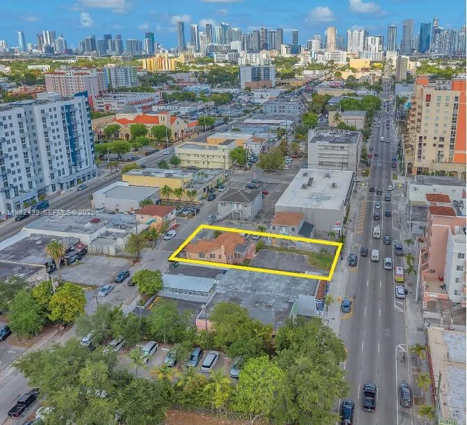 1437 SW 1st St, Miami, FL 33135 photo 3