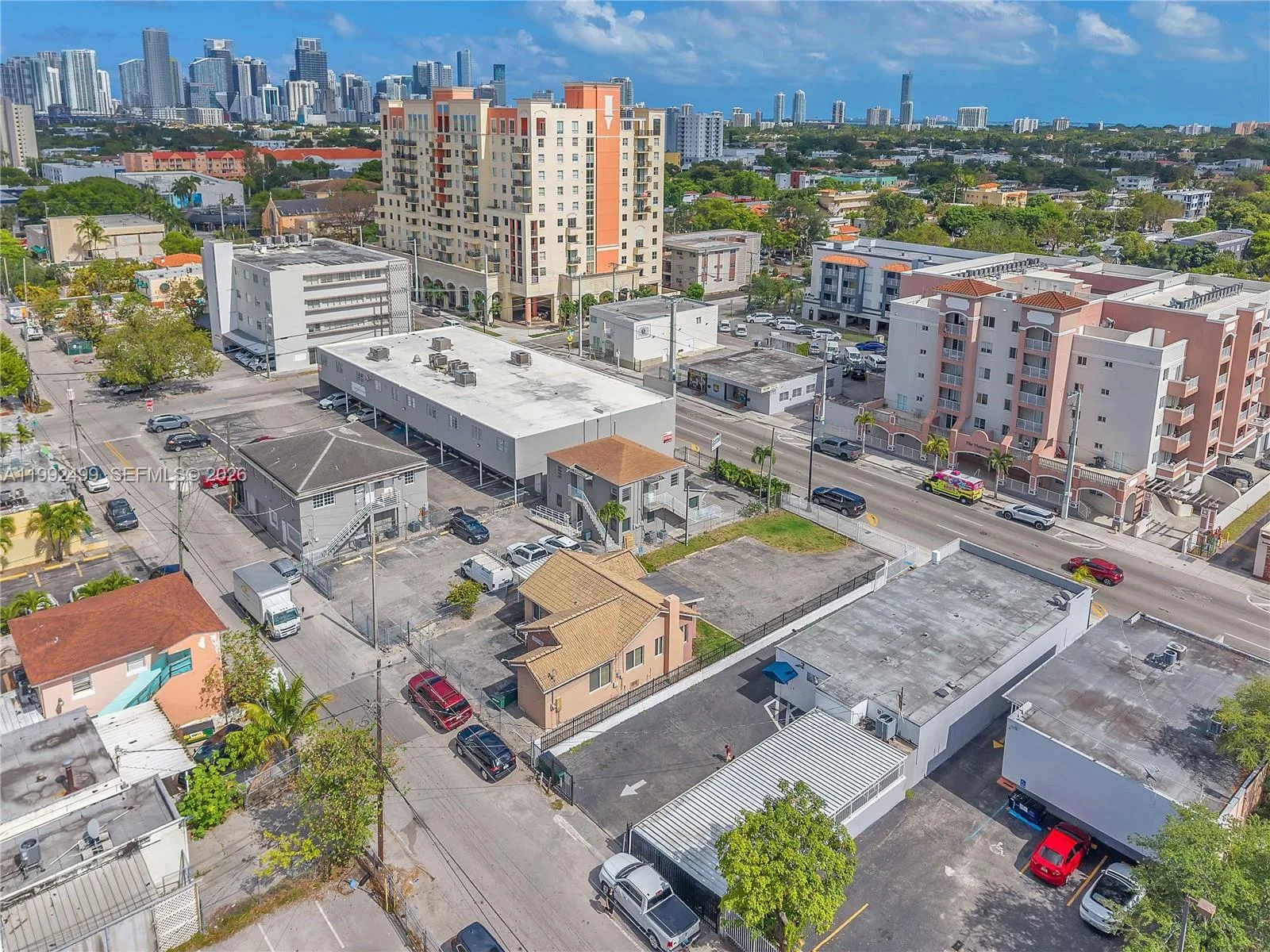 1437 SW 1st St, Miami, FL 33135 photo 5
