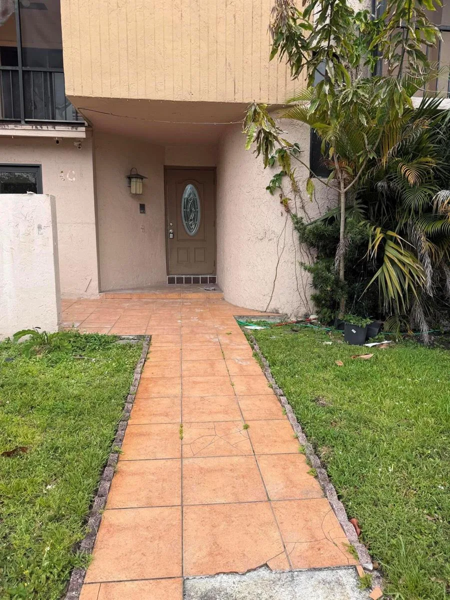 2700 S University Drive # 4c, Davie, FL 33328