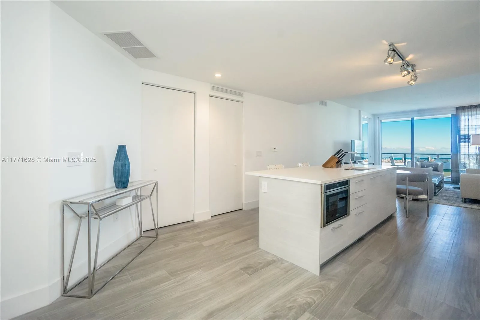 650 NE 32nd St # 3505, Miami, FL 33137 photo 8
