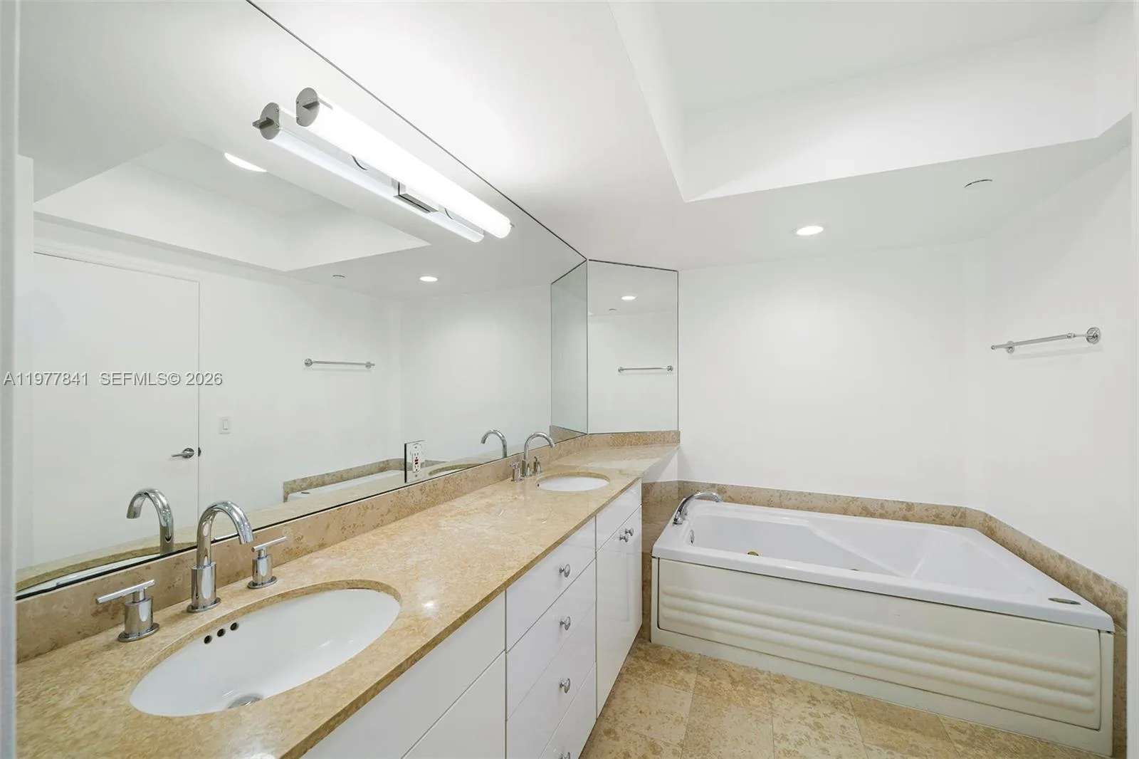 4775 Collins Ave # 2507, Miami Beach, FL 33140 photo 11