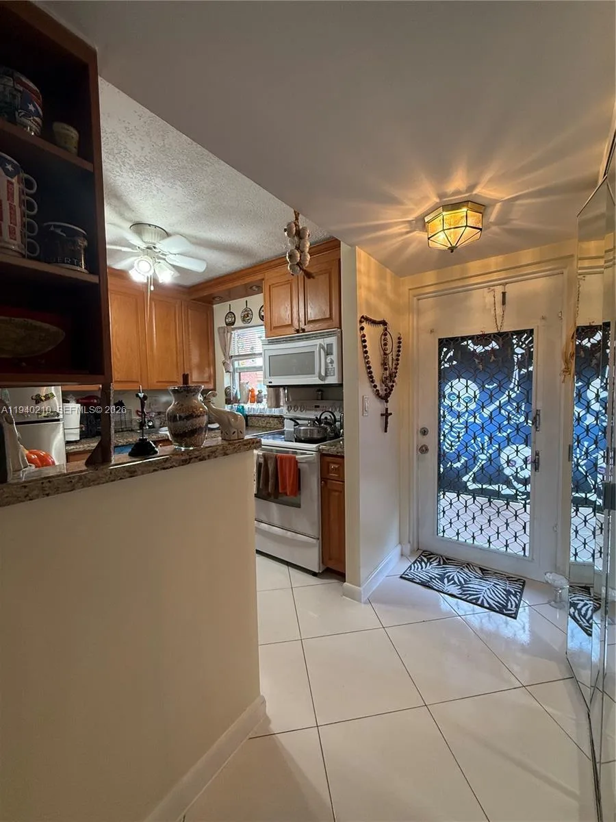 9041 Sunrise Lakes Blvd # 207, Sunrise, FL 33322 photo 4