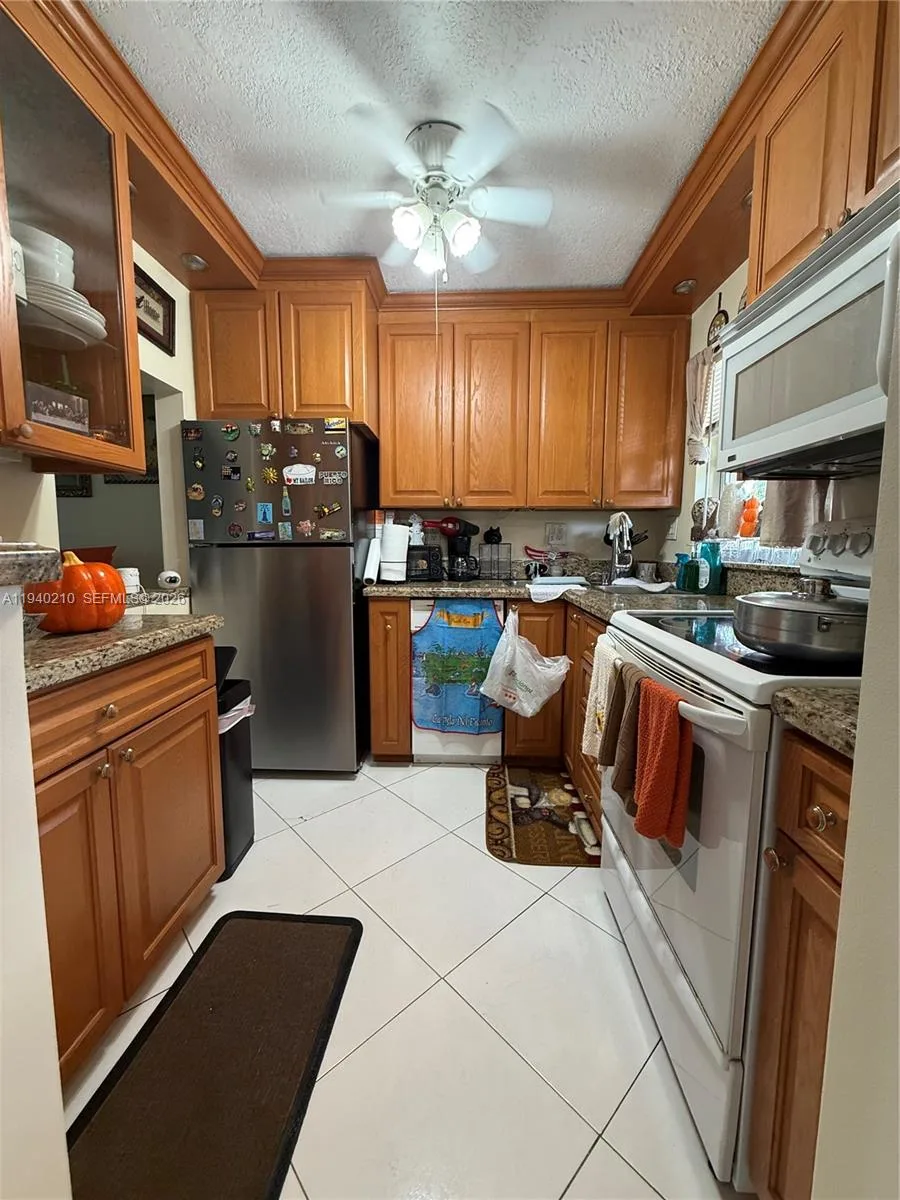 9041 Sunrise Lakes Blvd # 207, Sunrise, FL 33322 photo 5