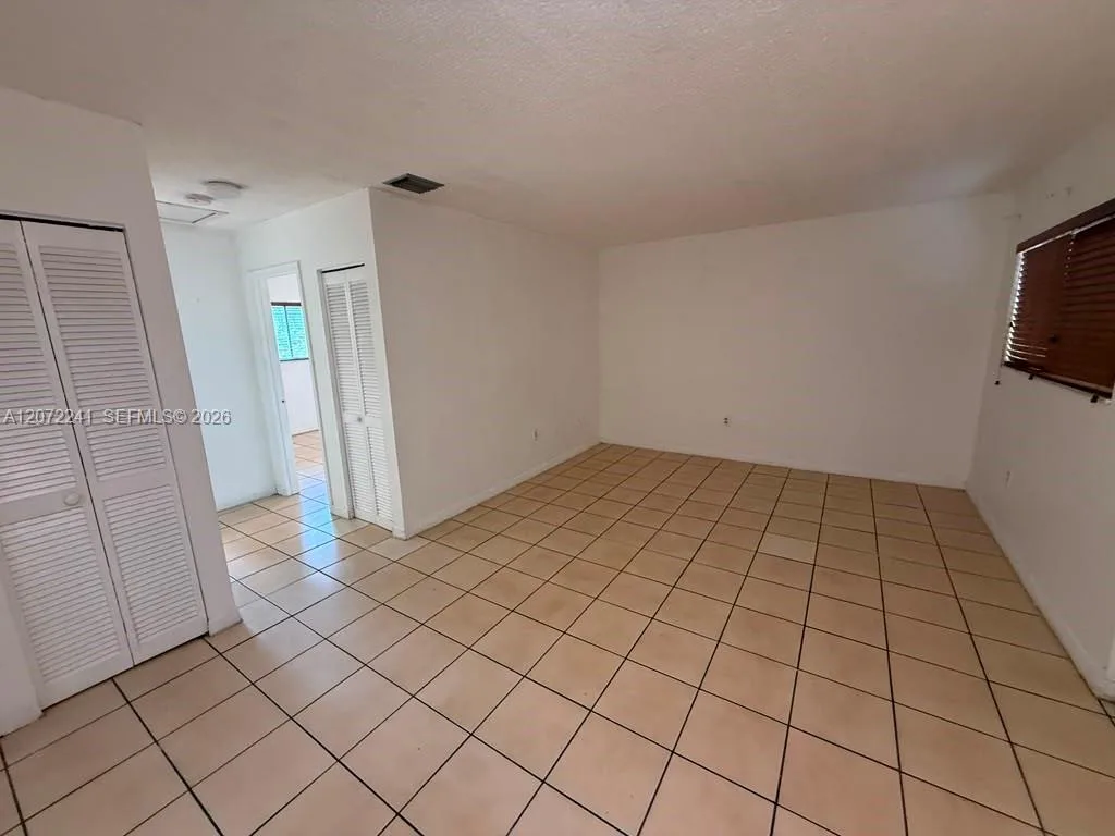 1501 W 42nd St # 208, Hialeah, FL 33012