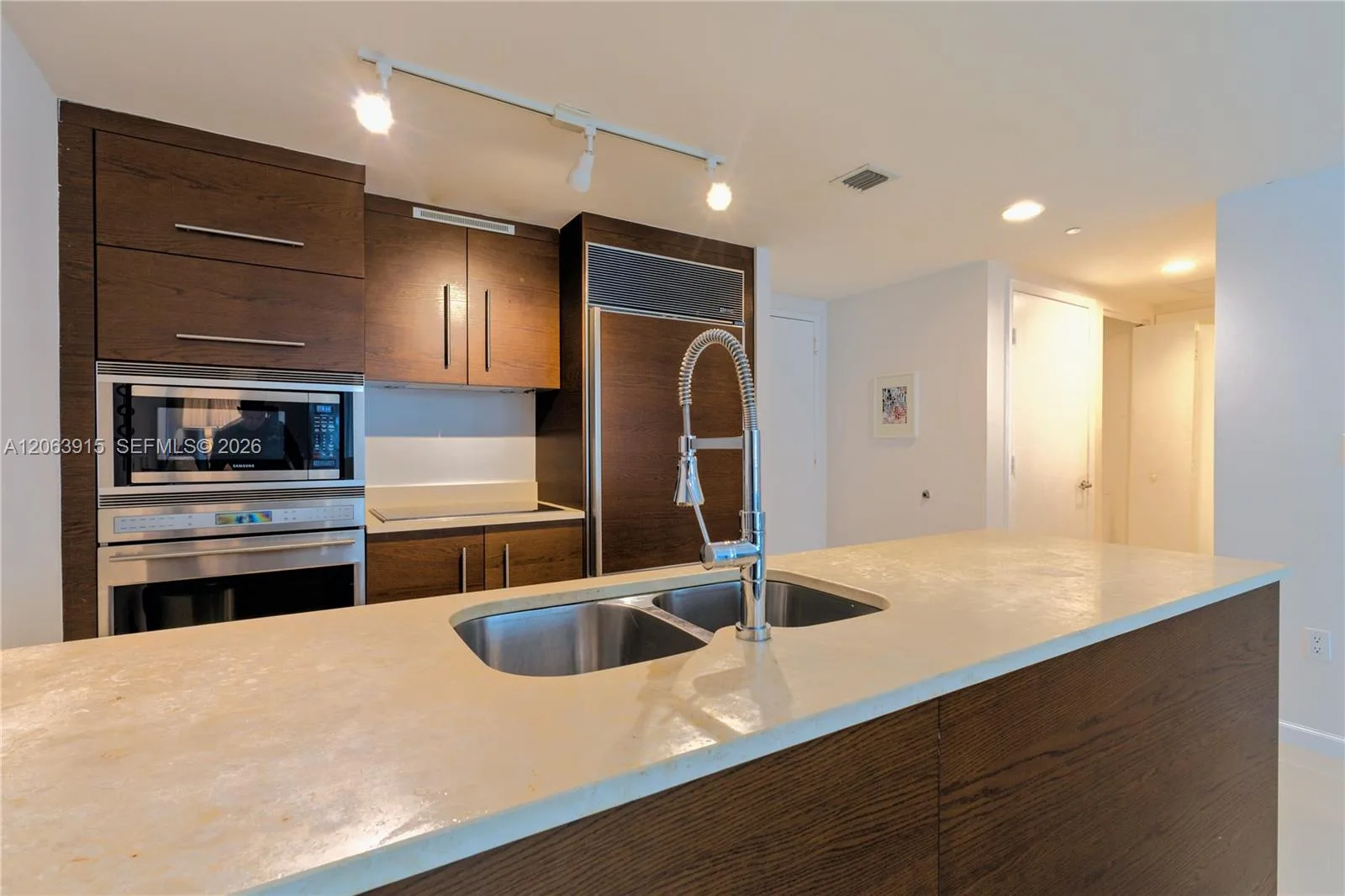 Icon Brickell photo 8