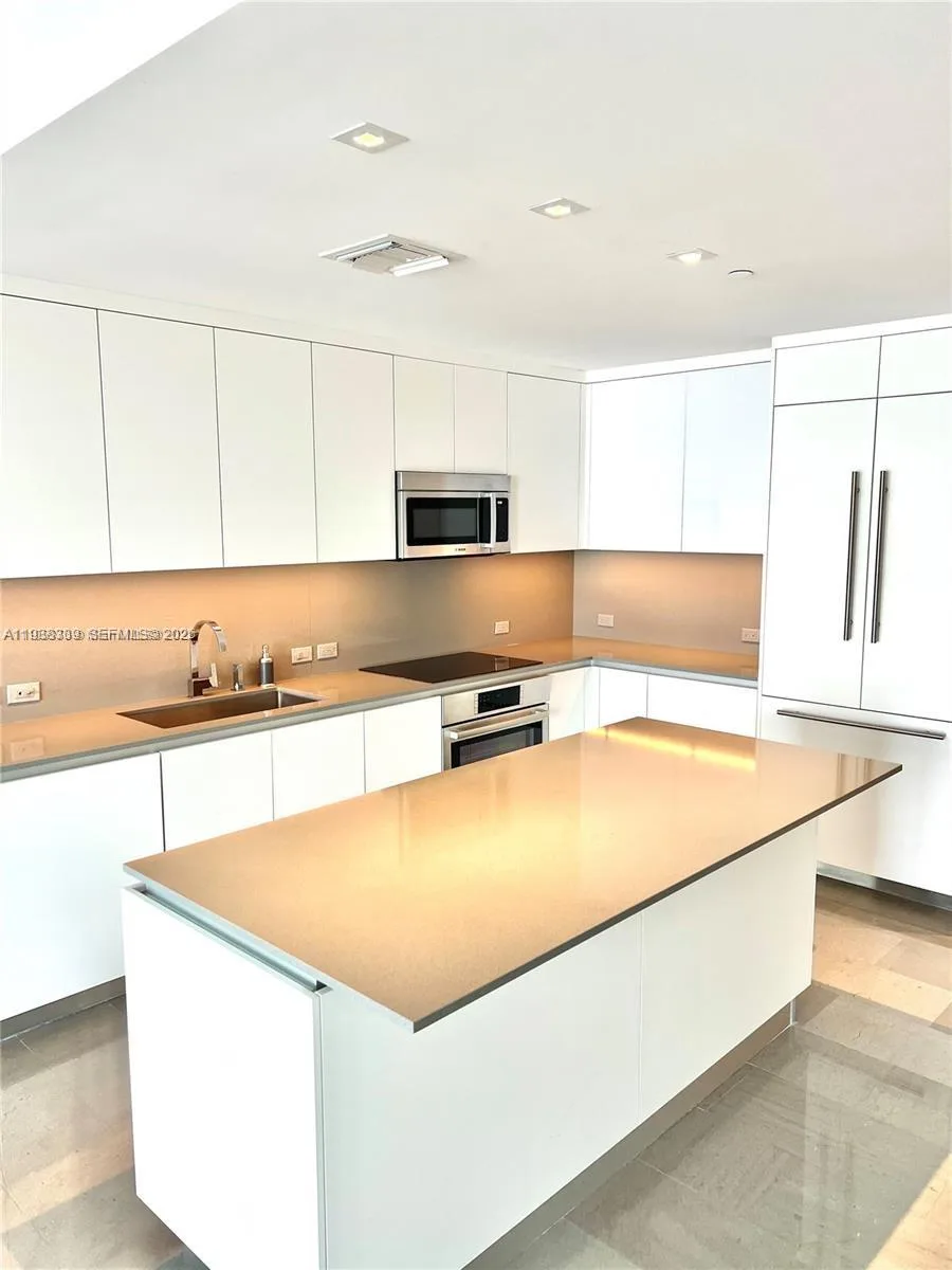 88 SW 7 st # 1706, Miami, FL 33131 photo 2