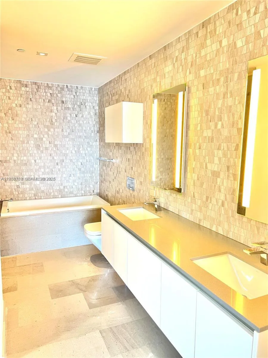 88 SW 7 st # 1706, Miami, FL 33131 photo 3