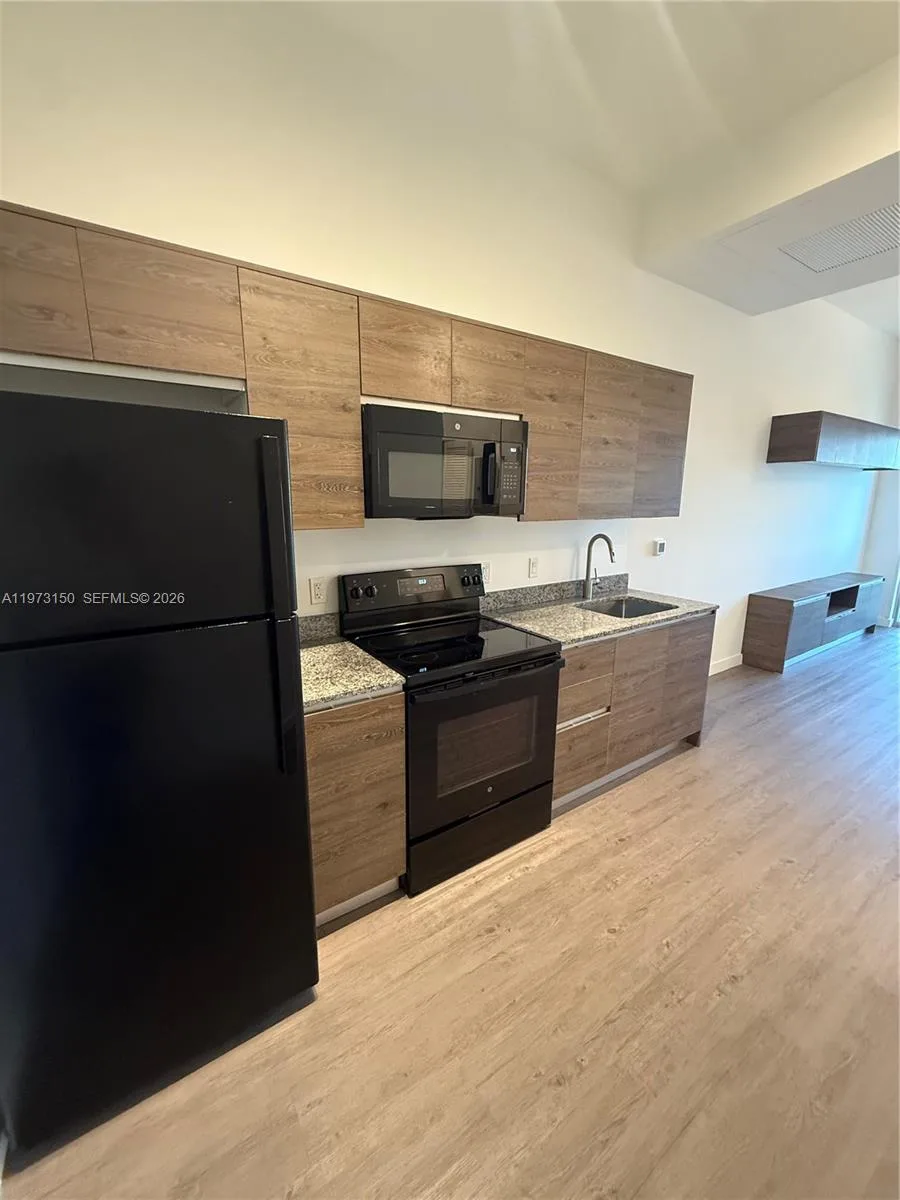 61 NW 37th Ave # 22, Miami, FL 33125 photo 2