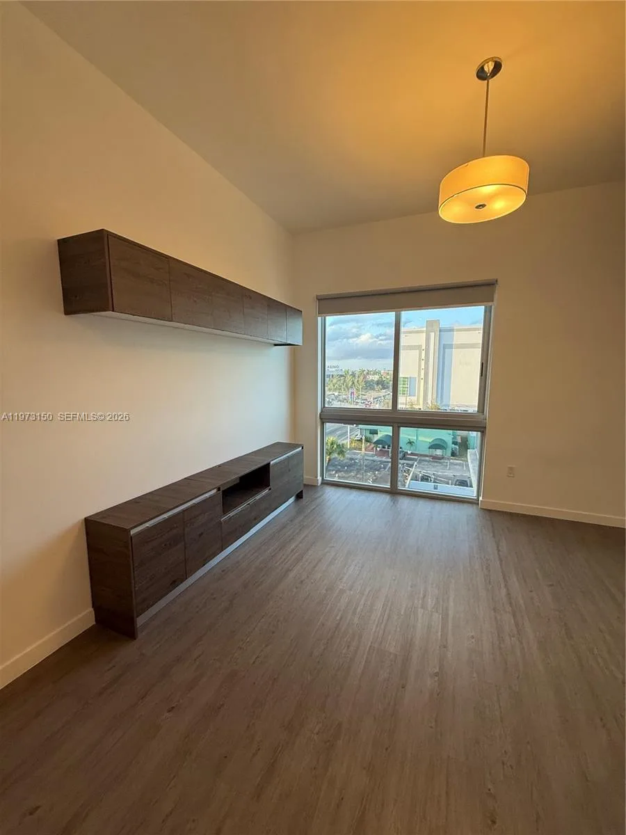 61 NW 37th Ave # 22, Miami, FL 33125 photo 5