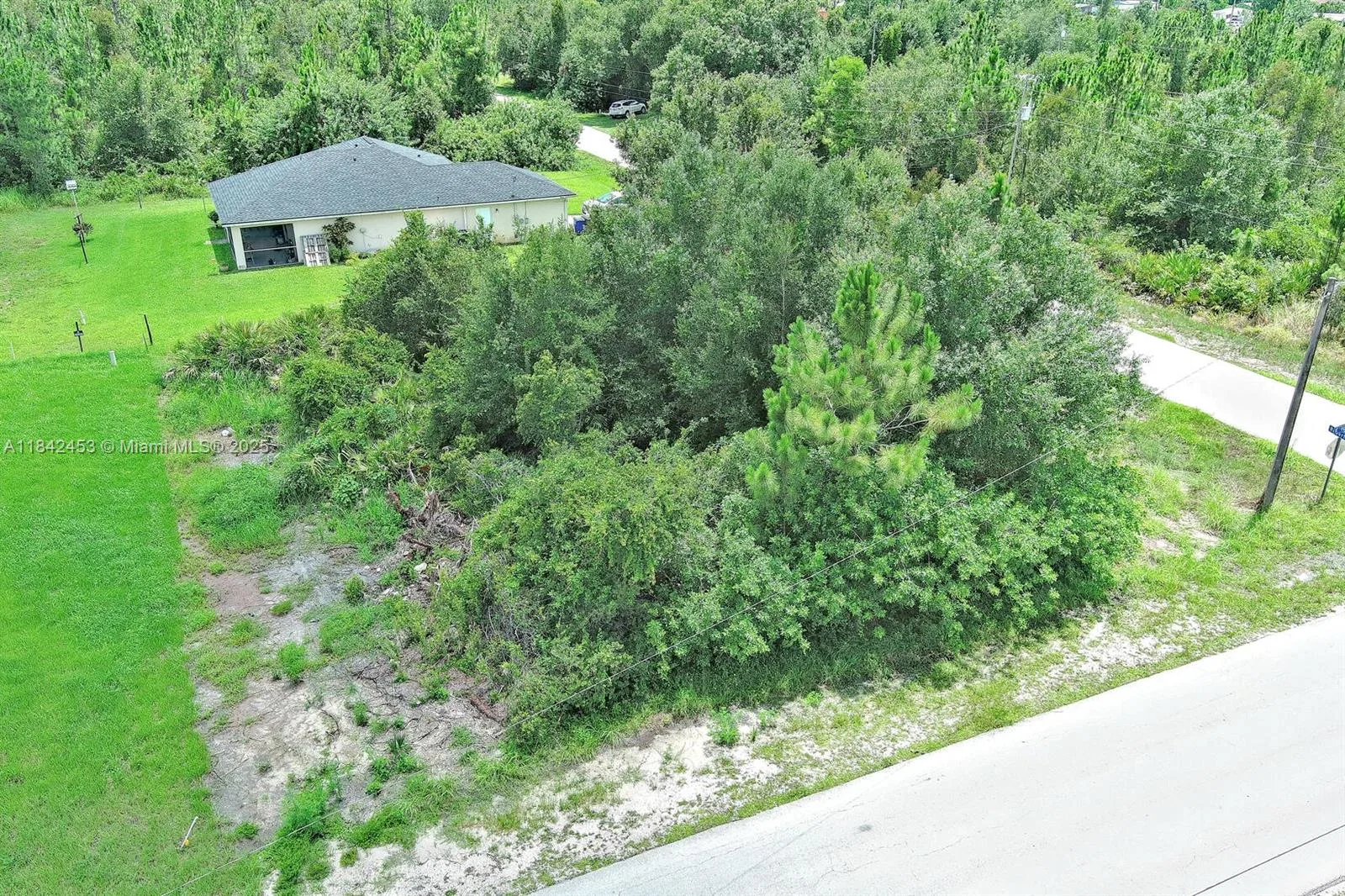 2500 E 10th St, Lehigh Acres, FL 33936