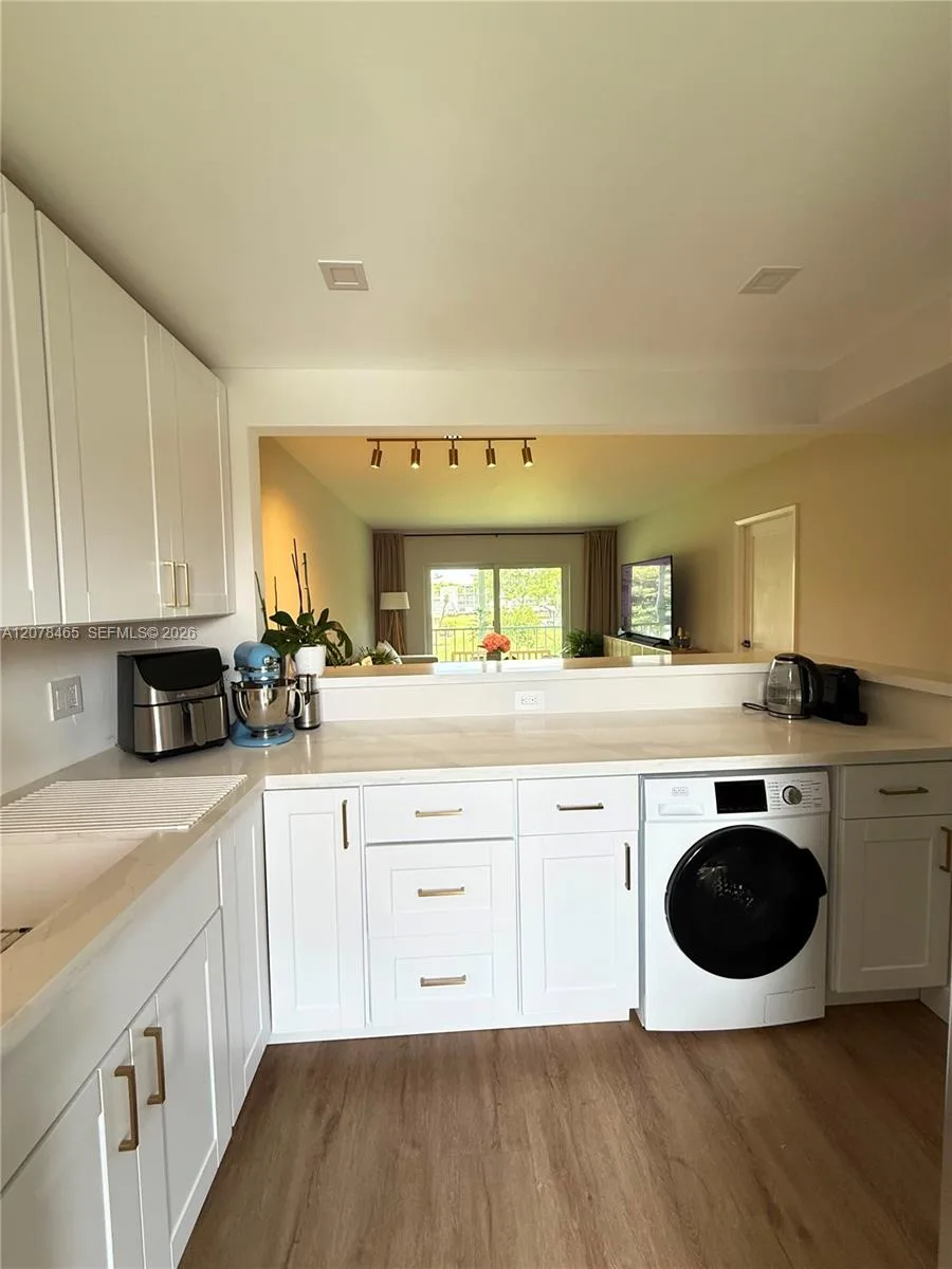 5200 Washington St # 207, Hollywood, FL 33021 photo 9
