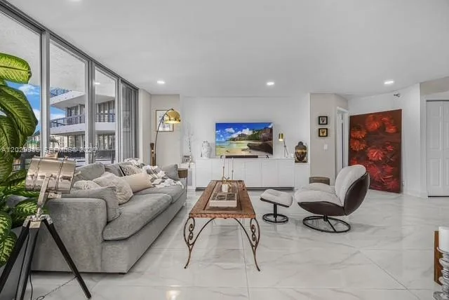 3500 Mystic Pointe Dr # 604, Aventura, FL 33180