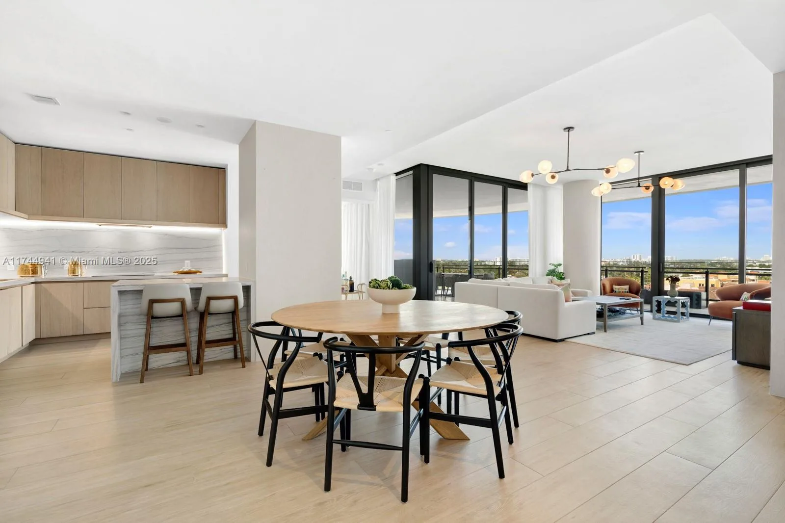 8701 Collins Ave # 805, Miami Beach, FL 33154