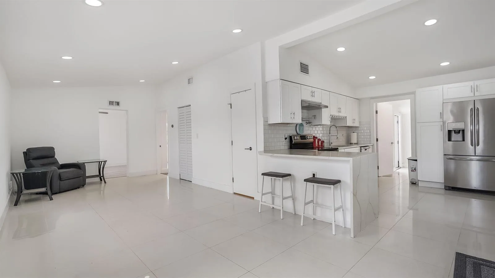 218 GLOUCHESTER Street, Boca Raton, FL 33487 — zdjęcie 3