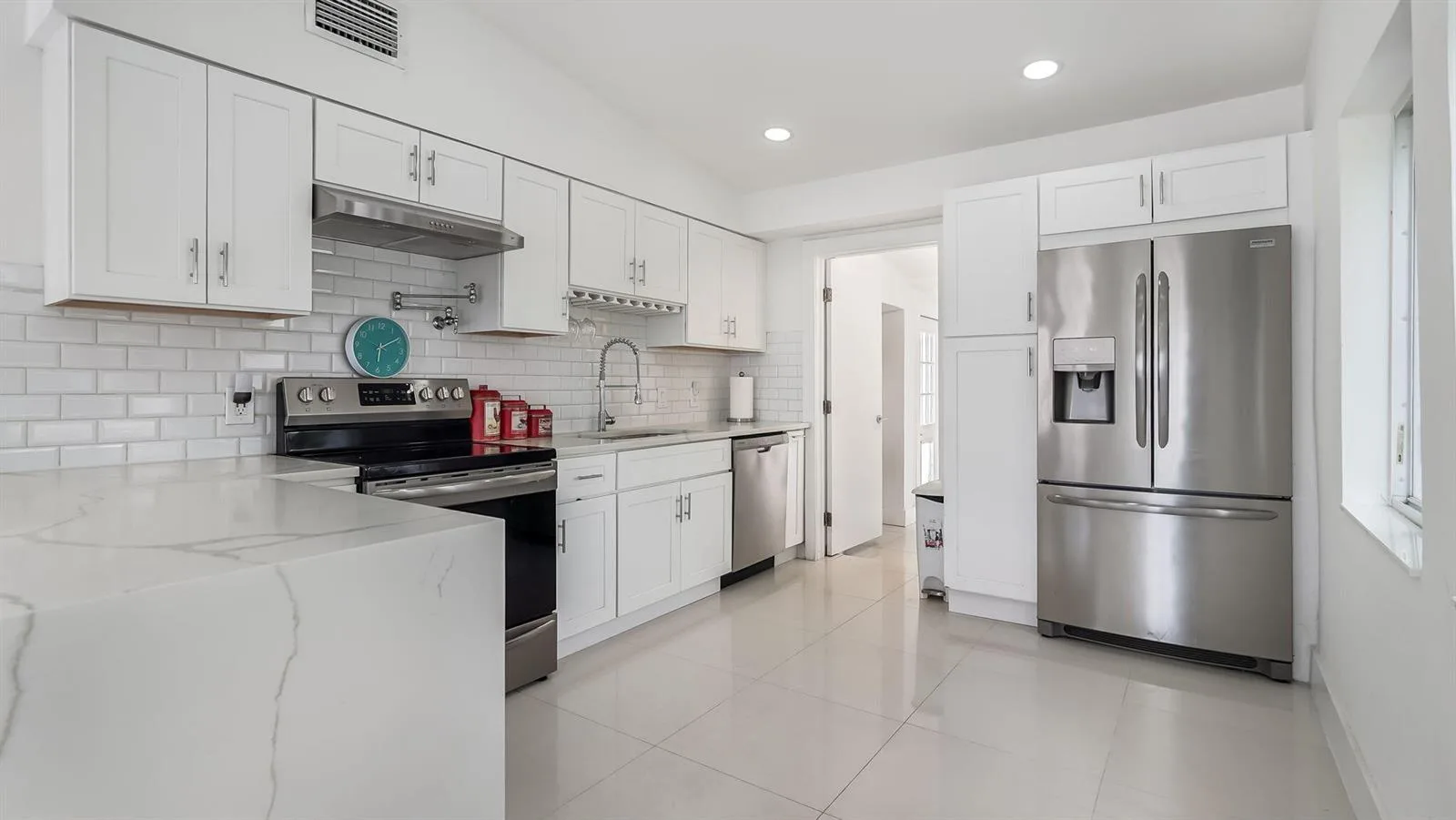 218 GLOUCHESTER Street, Boca Raton, FL 33487 — zdjęcie 4