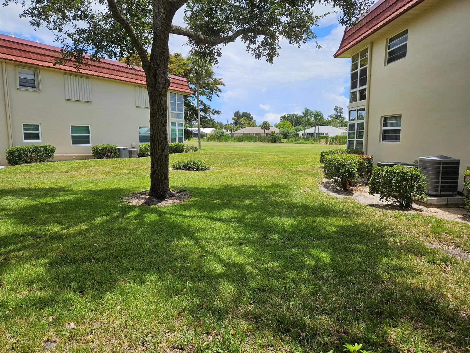 31 Pine Arbor Lane, Vero Beach, FL 32962 photo 2