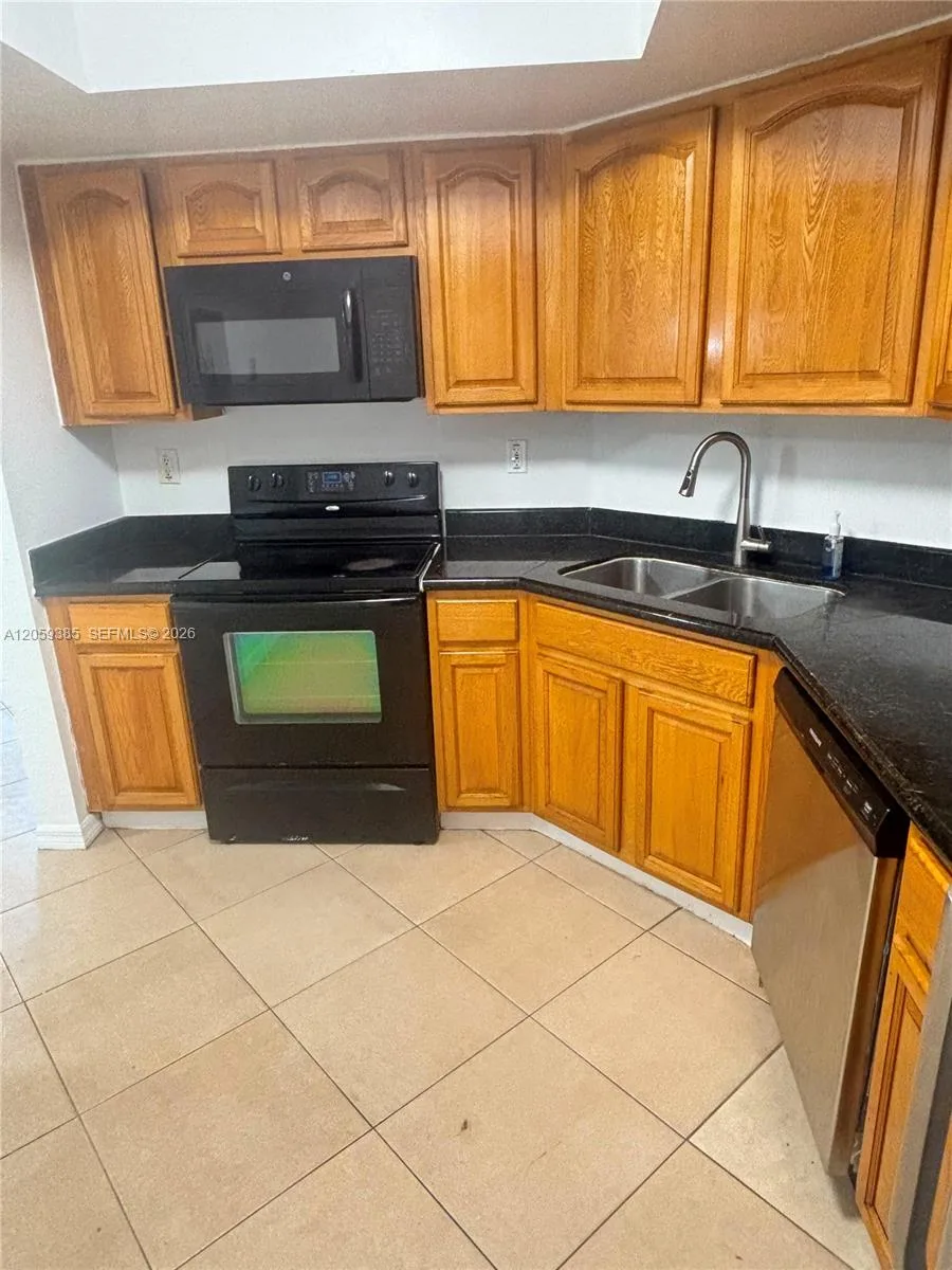 7410 SW 82nd St # K312, Miami, FL 33143