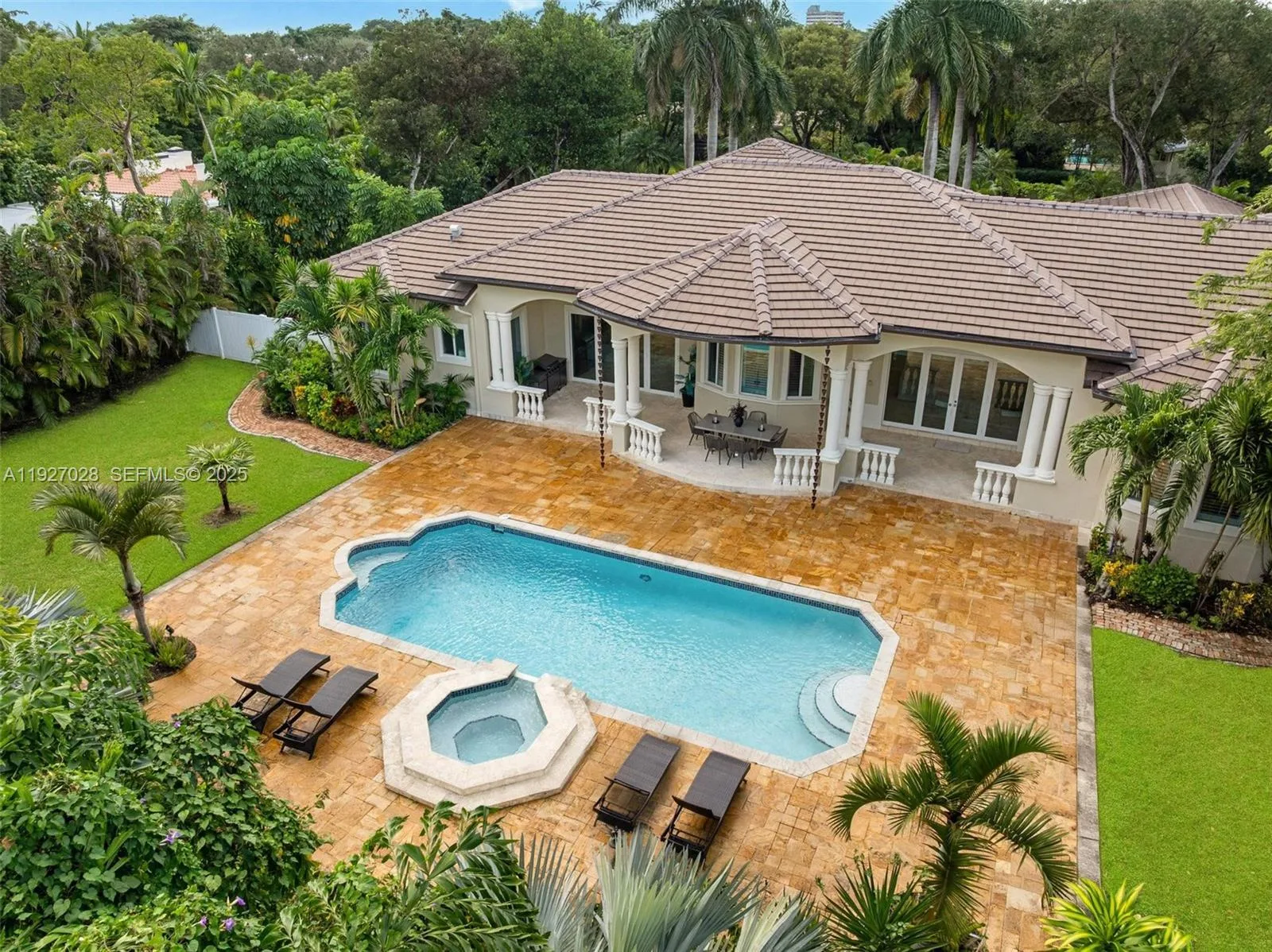 6890 SW 94th St, Pinecrest, FL 33156