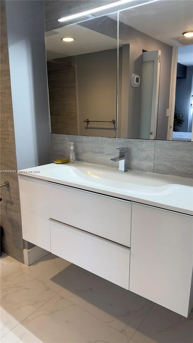 300 Bayview Dr # 1102, Sunny Isles Beach, FL 33160 photo 13