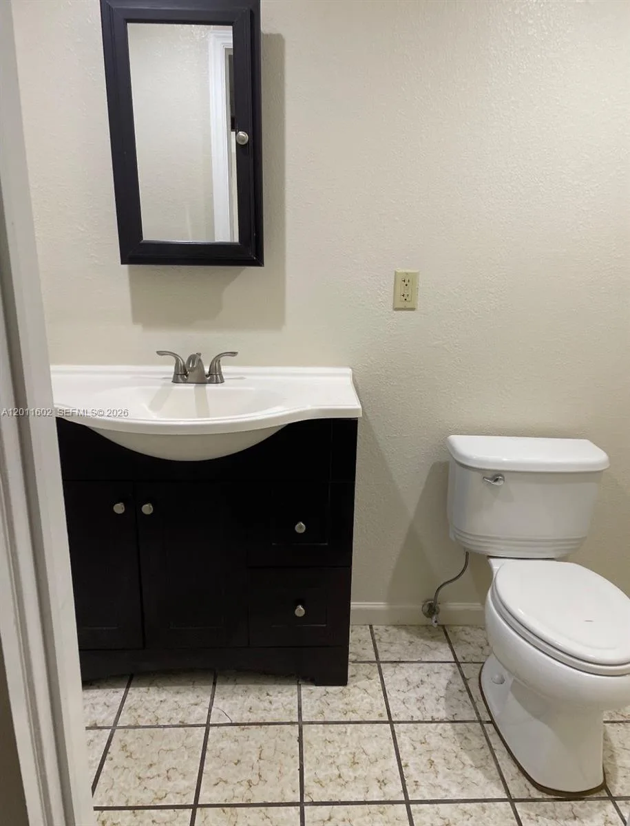 40 SE 8th St, Dania Beach, FL 33004 photo 9