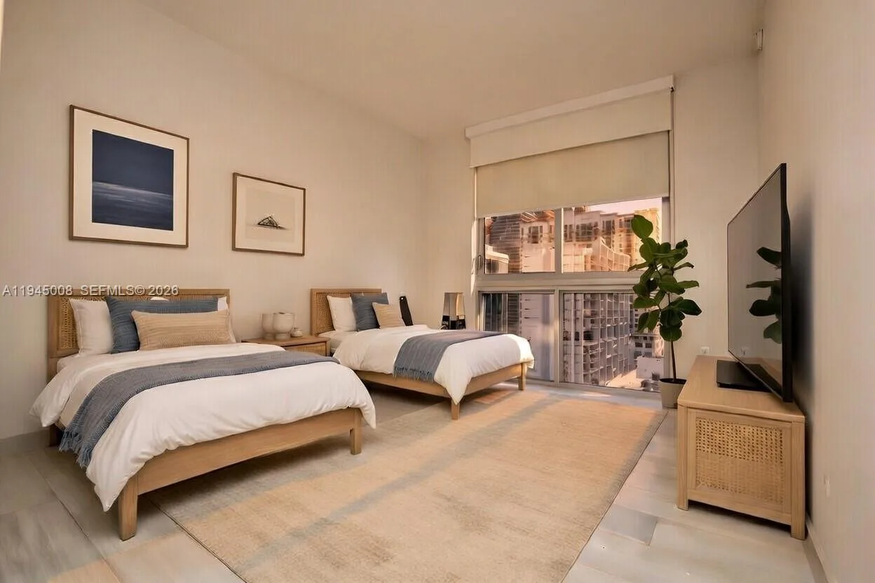 1010 SW 2nd Ave # 1703, Miami, FL 33130 photo 8