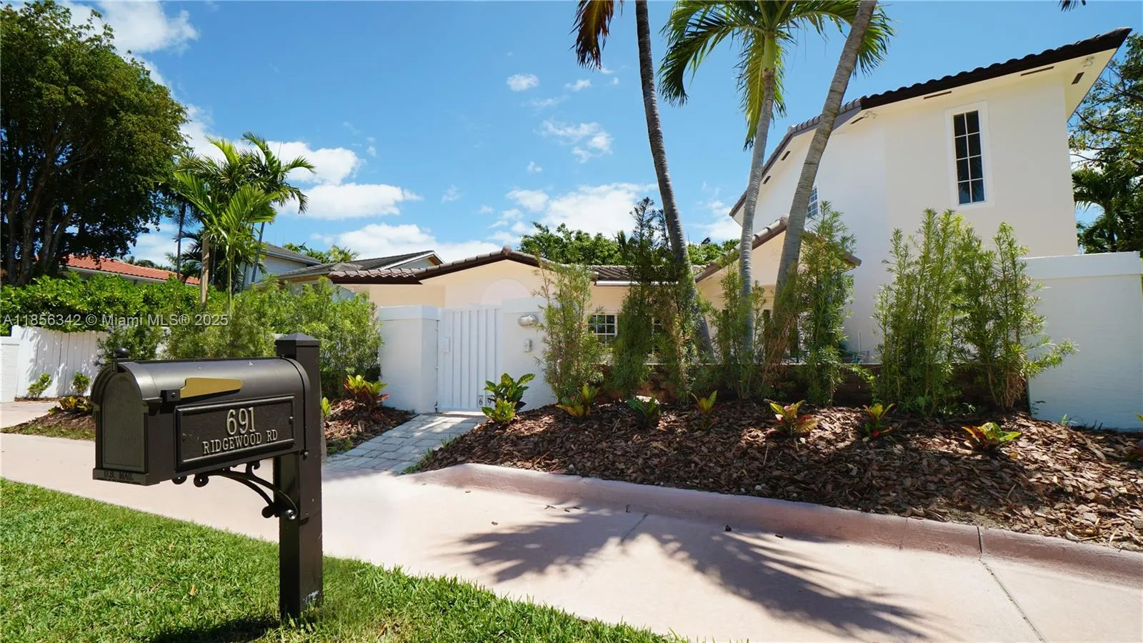 691 Ridgewood Rd, Key Biscayne, FL 33149 photo 3