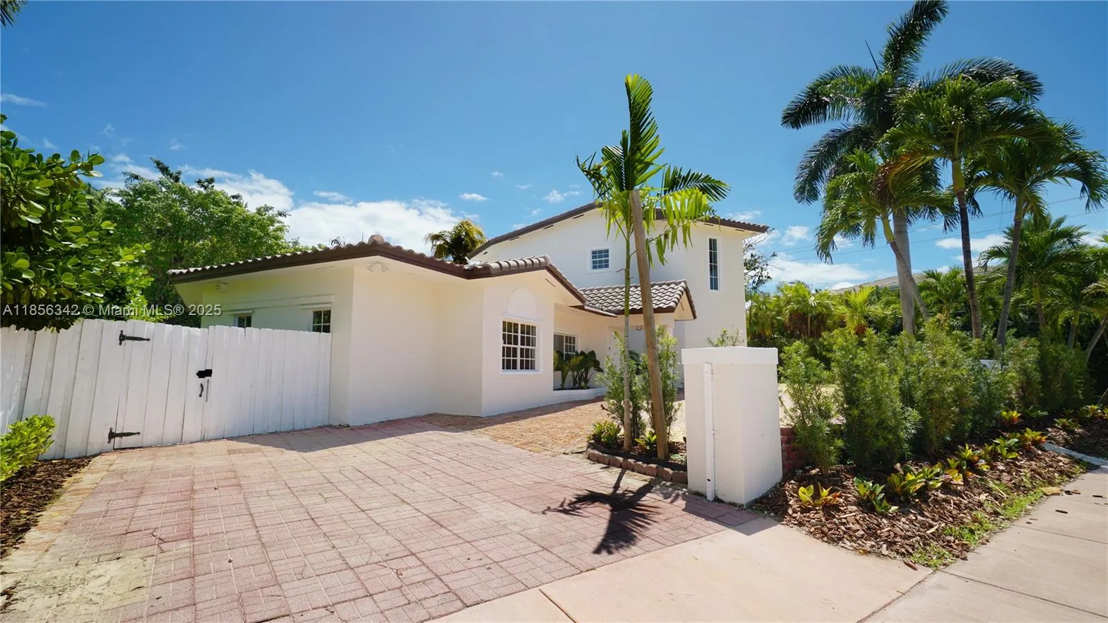 691 Ridgewood Rd, Key Biscayne, FL 33149 photo 4