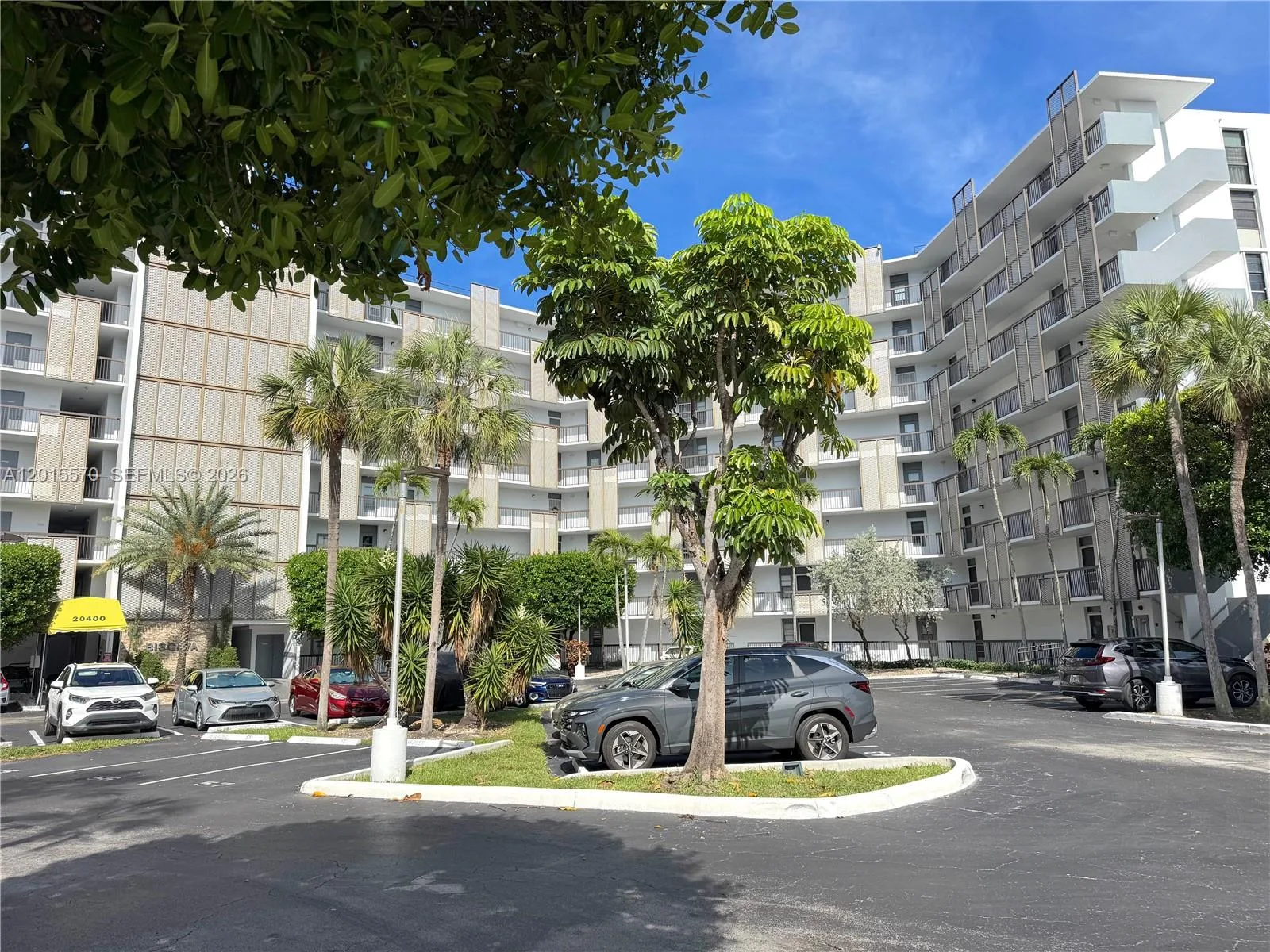 20400 W Country Club Dr # 209, Aventura, FL 33180