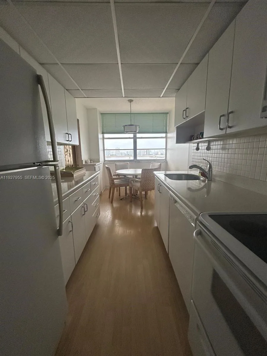 251 174th St # 1820, Sunny Isles Beach, FL 33160 photo 3