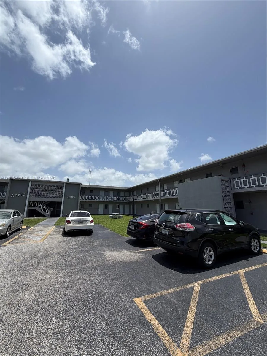 6720 Arbor Dr # 212, Miramar, FL 33023
