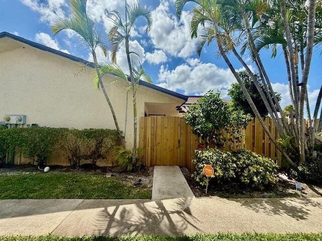 1803 Waterview Circle, Palm Springs, FL 33461 photo 10