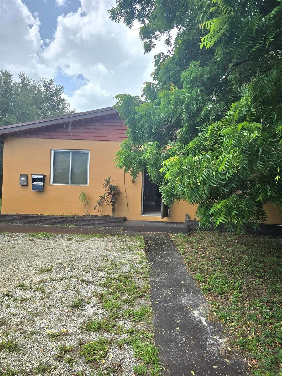 305 SW 14TH Street # #1 FRONT, Dania Beach, FL 33004