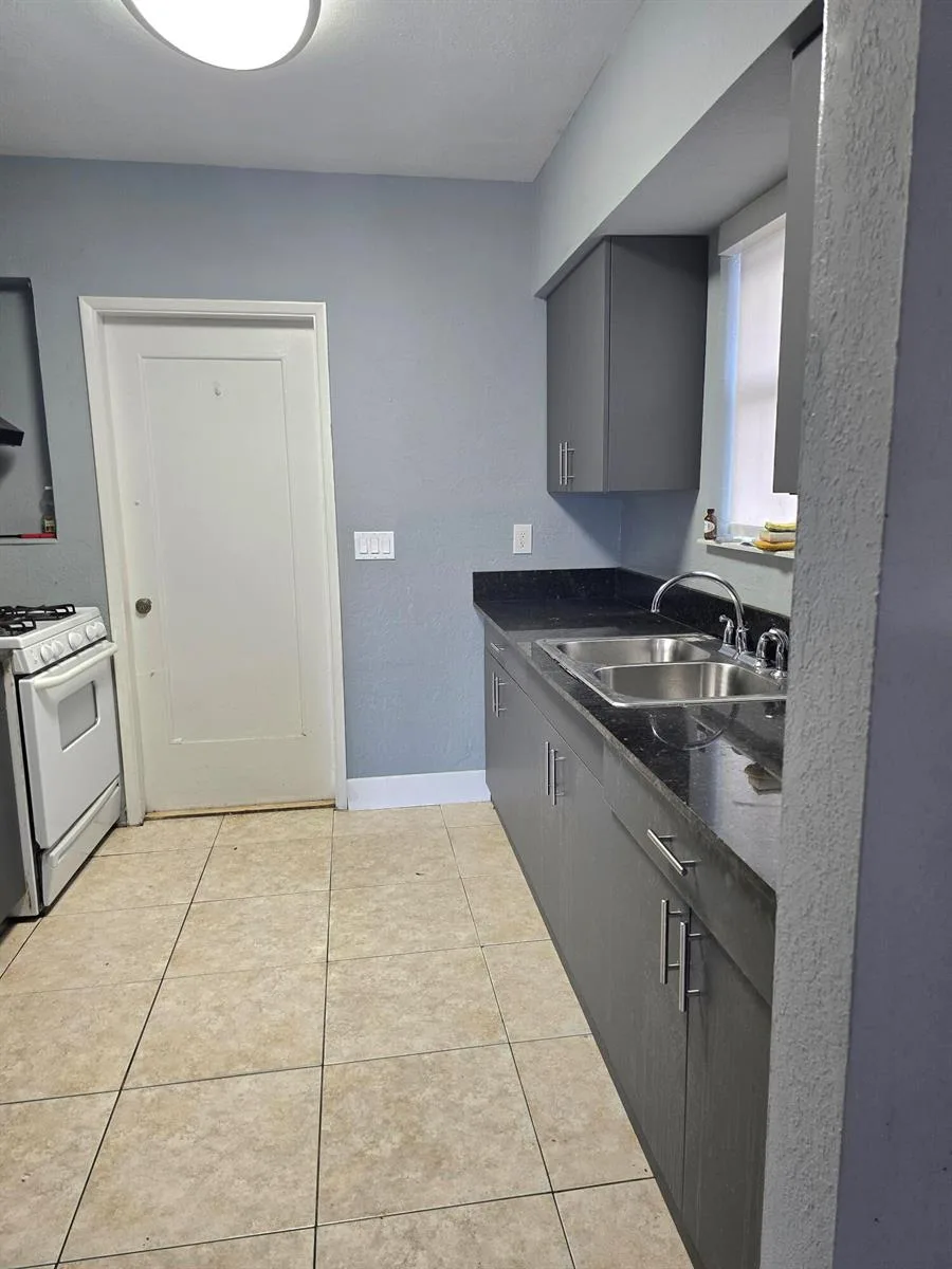 305 SW 14TH Street # #1 FRONT, Dania Beach, FL 33004 photo 6