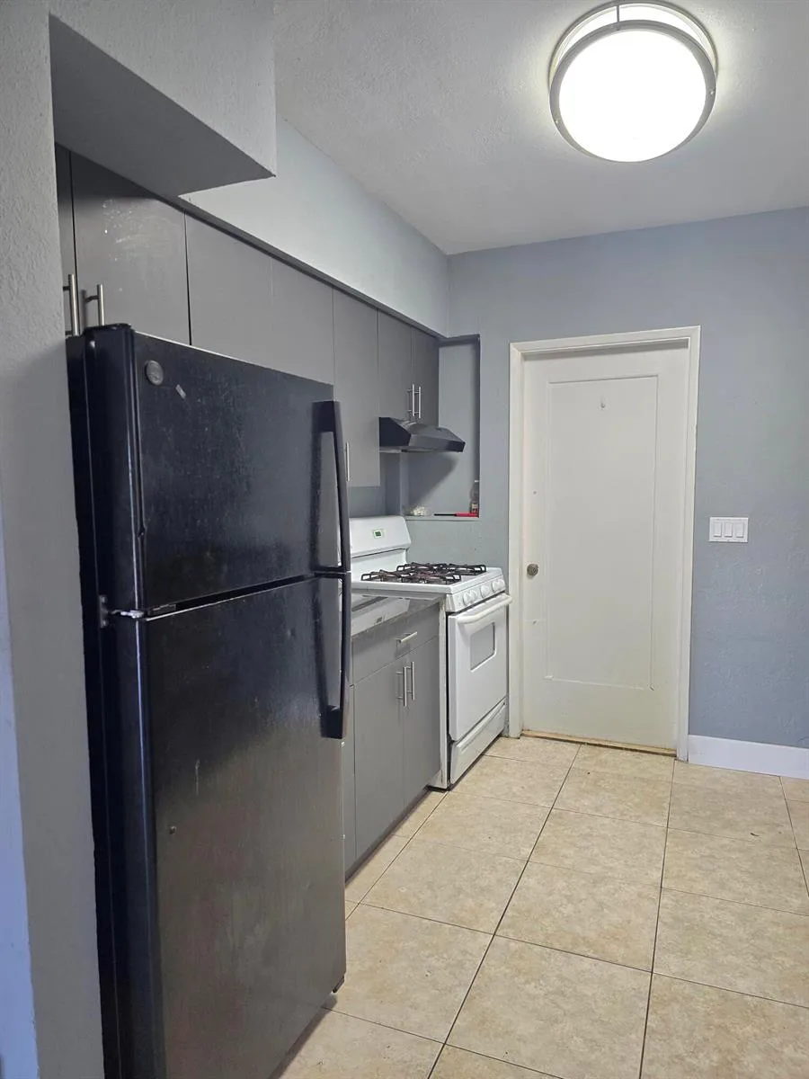 305 SW 14TH Street # #1 FRONT, Dania Beach, FL 33004 photo 7