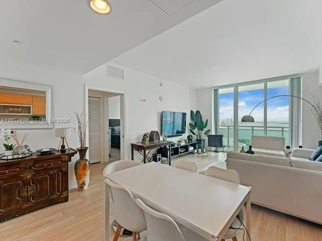 951 Brickell Ave # 2808, Miami, FL 33131 photo 4