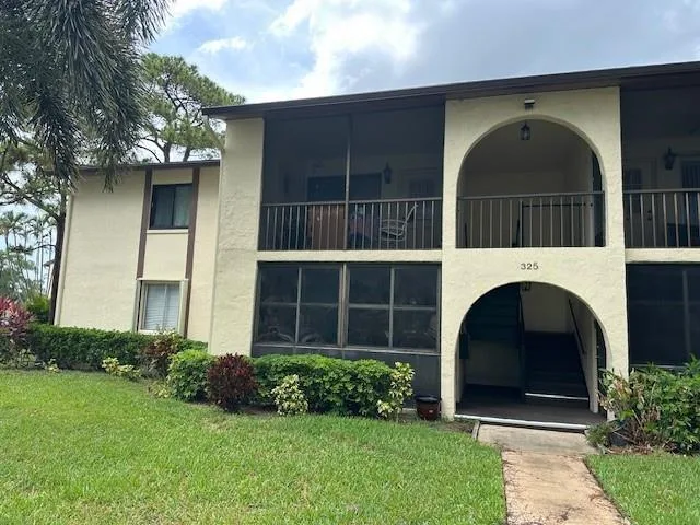 325 Knotty Pine Circle # A-1, FL 33463