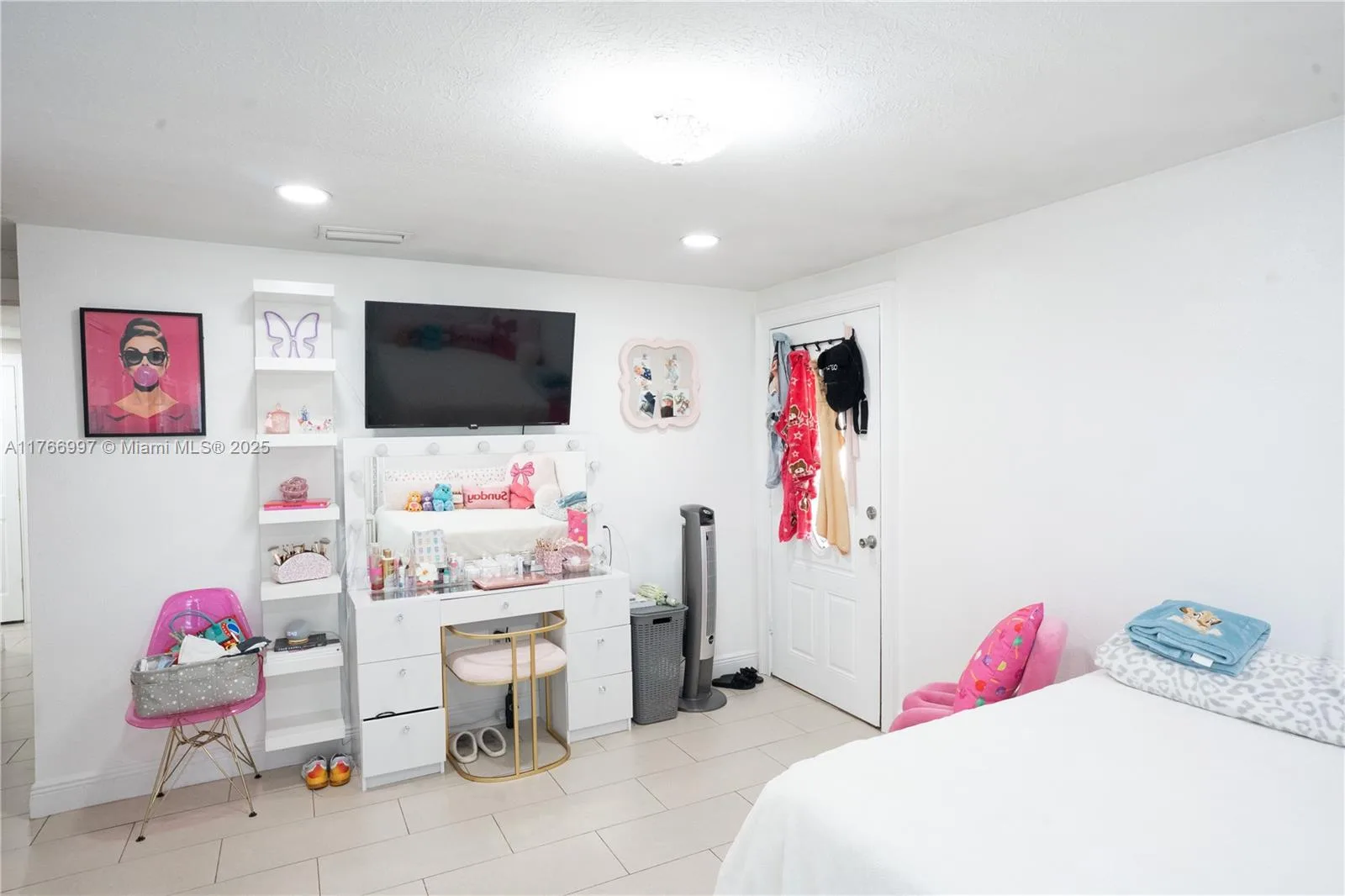 2904 W XANTHUS ST, Tampa, FL 33614 photo 4
