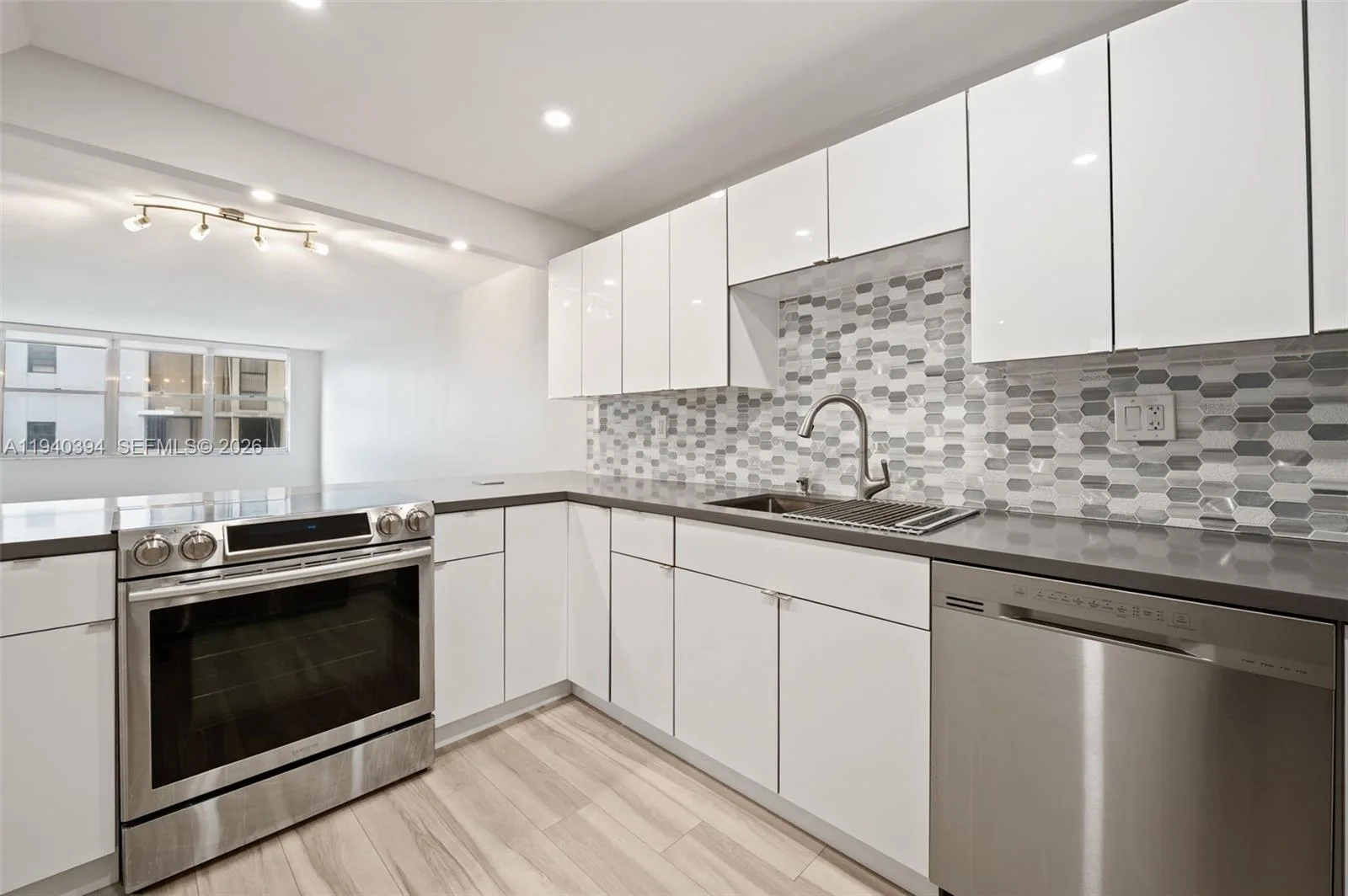 6039 Collins Ave # 509, Miami Beach, FL 33140 photo 4