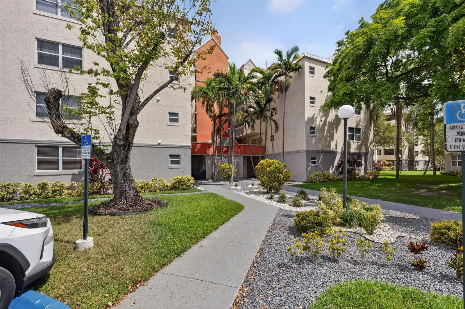 8363 Lake Drive # 308, Doral, FL 33166