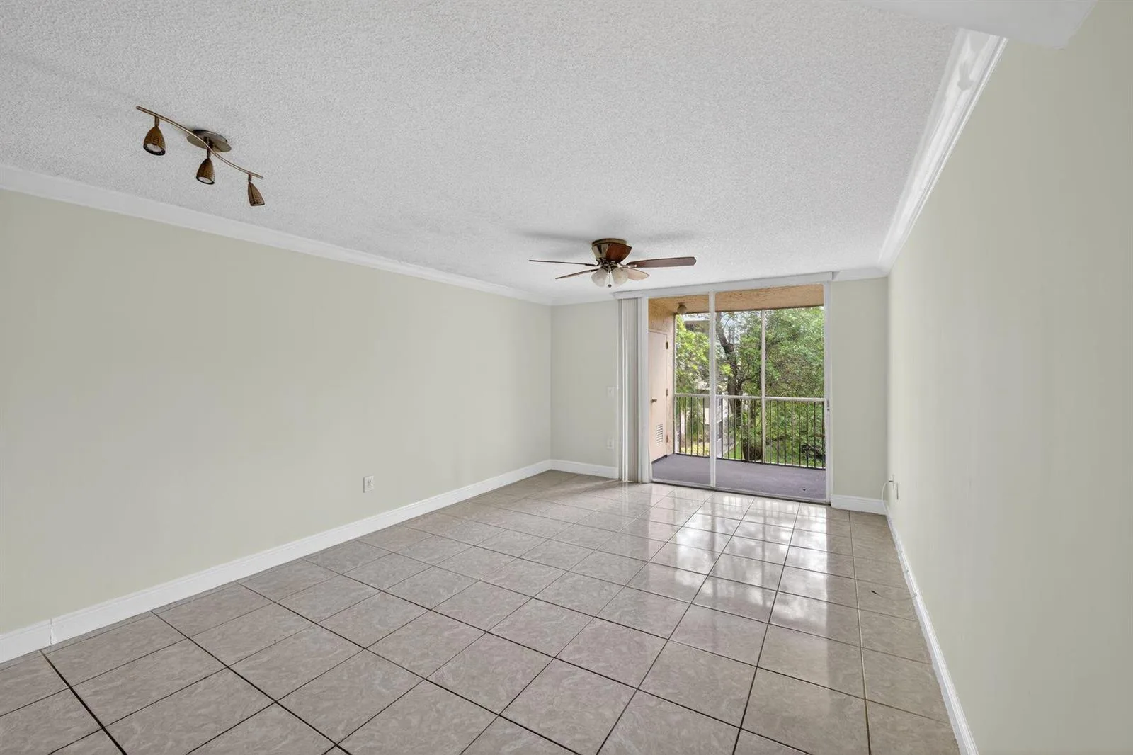 8363 Lake Drive # 308, Doral, FL 33166 photo 3