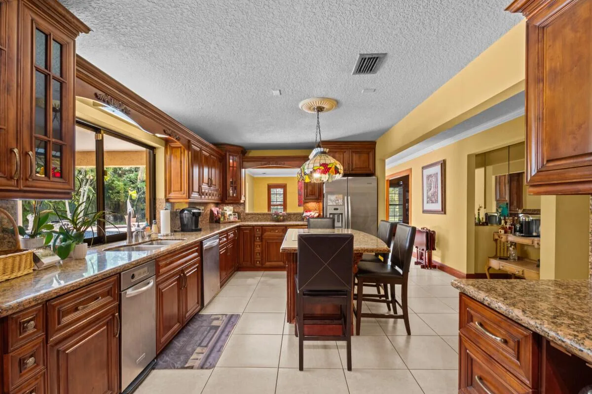 10010 NW 135th Street, Hialeah Gardens, FL 33018 photo 11